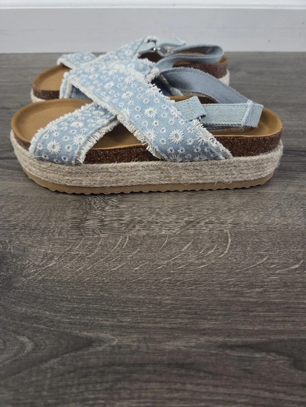 Girls Light Blue Daisy Espadrille Platform Sandals Size 3 NWT